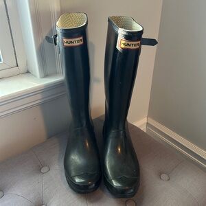 Hunter Glossy Black Boots, Size 9